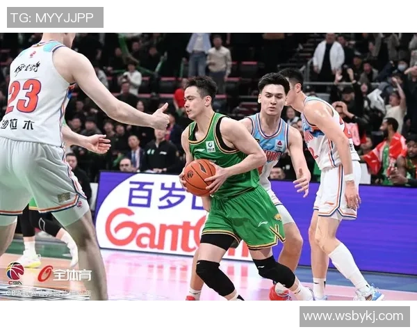 2014年CBA辽宁队与新疆队激战回顾精彩瞬间与赛季影响分析